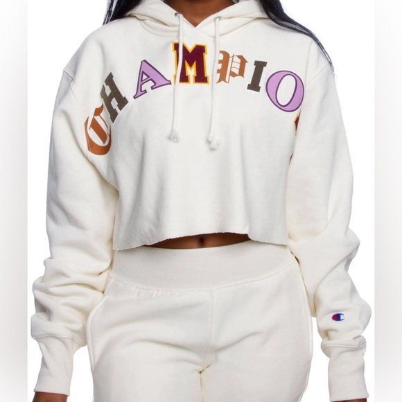 FALL Champion Crème Cropped Reverse Stitch Sweater - Picture 1 of 8